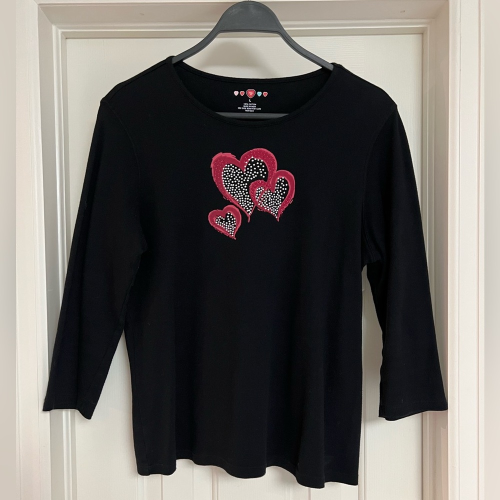 Women’s Size Large Black and Red Valentines Heart Top